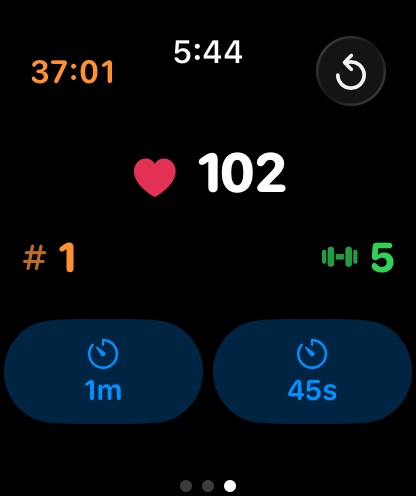 Apple Watch showing live heart rate above the set and exercise counters, with workout duration and two rest timer buttons